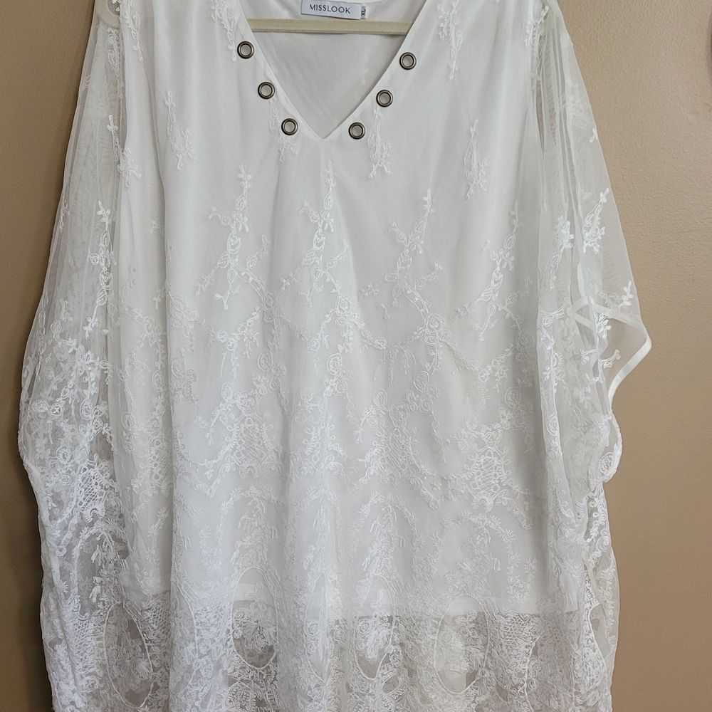 MISSLOOK White Boxy Embellished Blouse